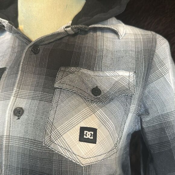 DC hooded foannel button down shirt M (6024D) - Picture 2 of 4